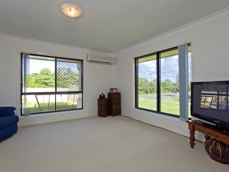40 Lowe Circuit, Redland Bay QLD 4165