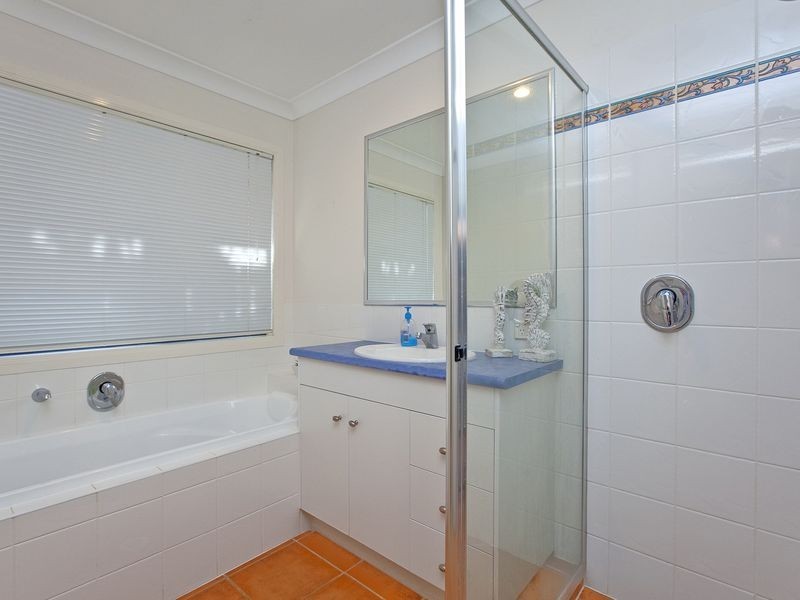 40 Lowe Circuit, Redland Bay QLD 4165