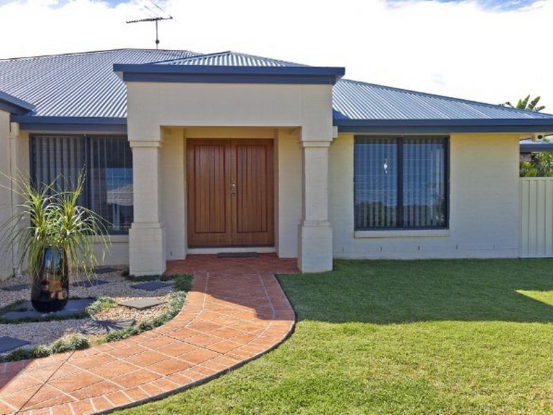 40 Lowe Circuit, Redland Bay QLD 4165