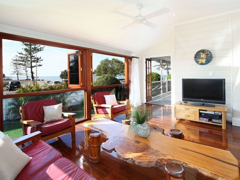 25 Waterloo Esplanade, Wynnum QLD 4178