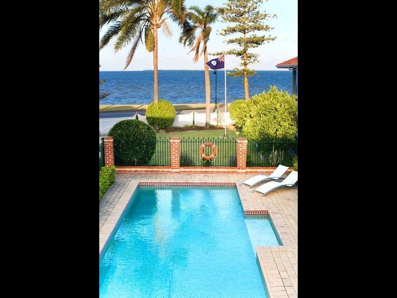 25 Waterloo Esplanade, Wynnum QLD 4178