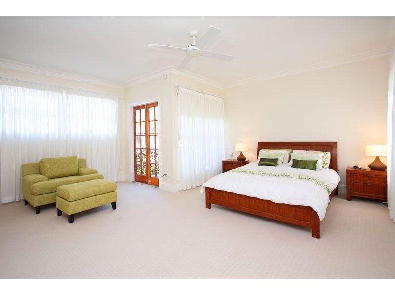 25 Waterloo Esplanade, Wynnum QLD 4178