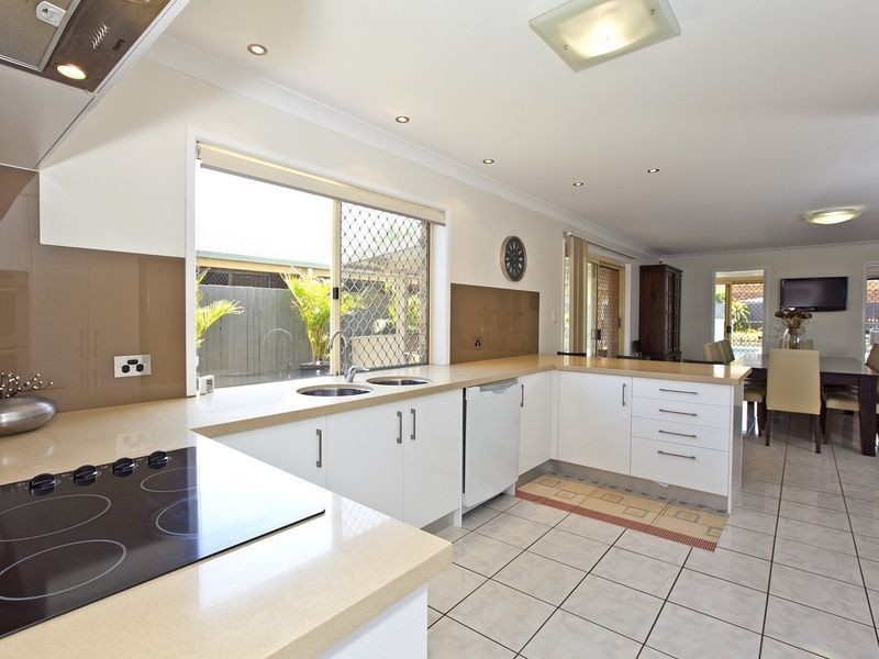 2 Bayswater Drive, Victoria Point QLD 4165