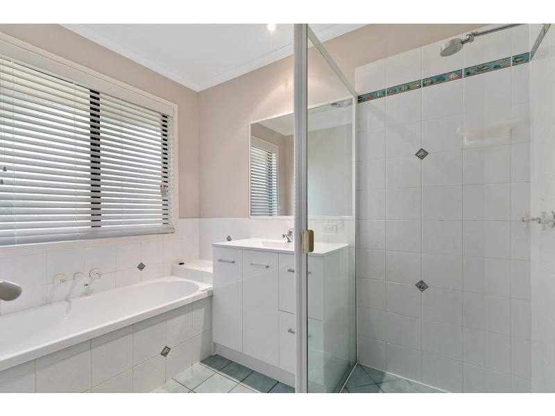 8 Veitch Close, Wellington Point QLD 4160