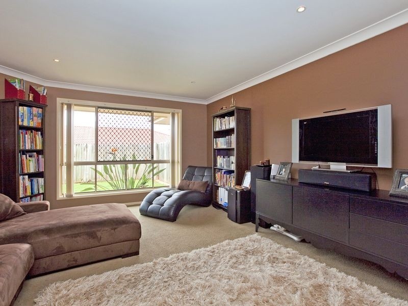 7 Dory Close, Redland Bay QLD 4165