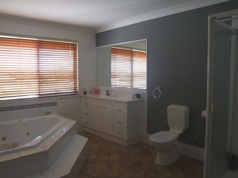 14 Kinsail Court, Raby Bay QLD 4163