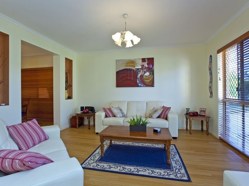 8 Brampton Close, Redland Bay QLD 4165