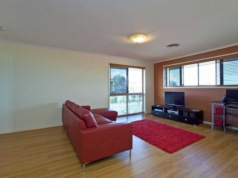 8 Brampton Close, Redland Bay QLD 4165