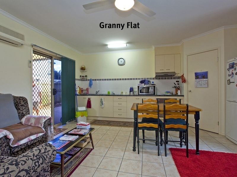 8 Brampton Close, Redland Bay QLD 4165