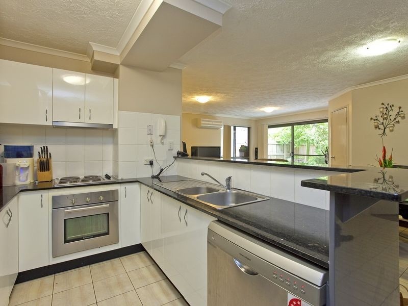 8/4-6 Omeo Street, Macgregor QLD 4109