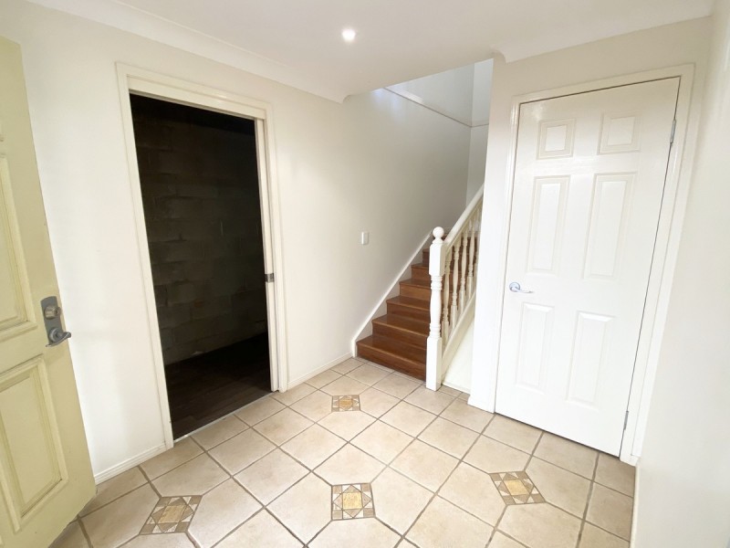 17 Esplanade, Redland Bay QLD 4165