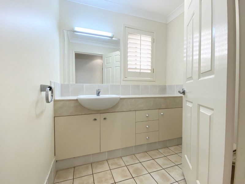 17 Esplanade, Redland Bay QLD 4165