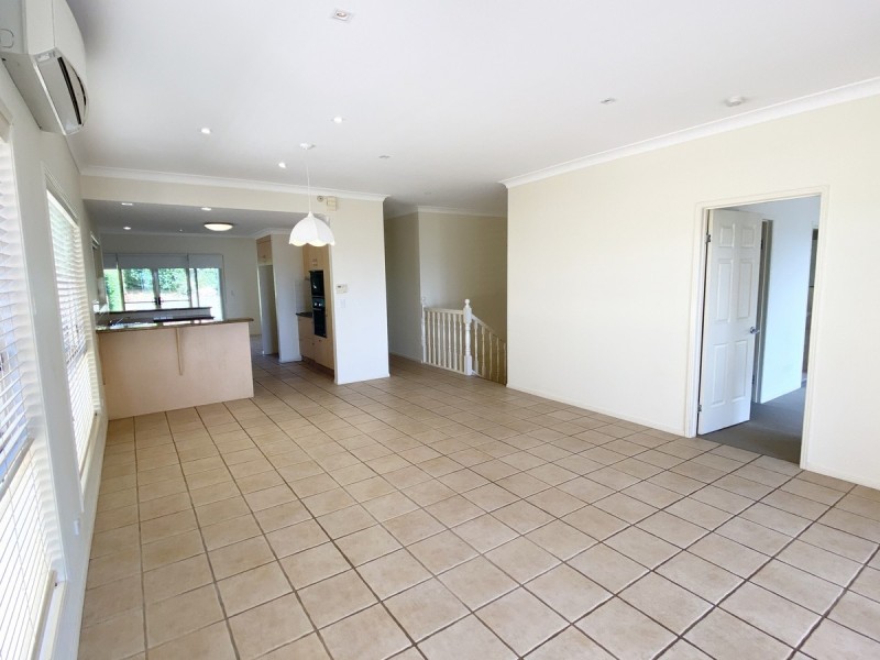 17 Esplanade, Redland Bay QLD 4165