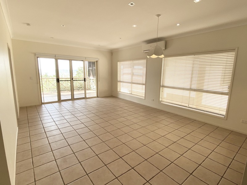 17 Esplanade, Redland Bay QLD 4165