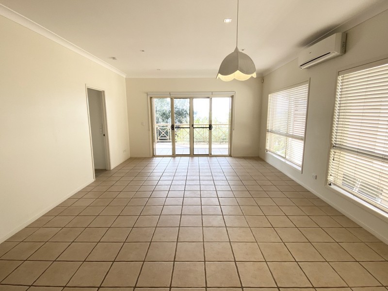 17 Esplanade, Redland Bay QLD 4165