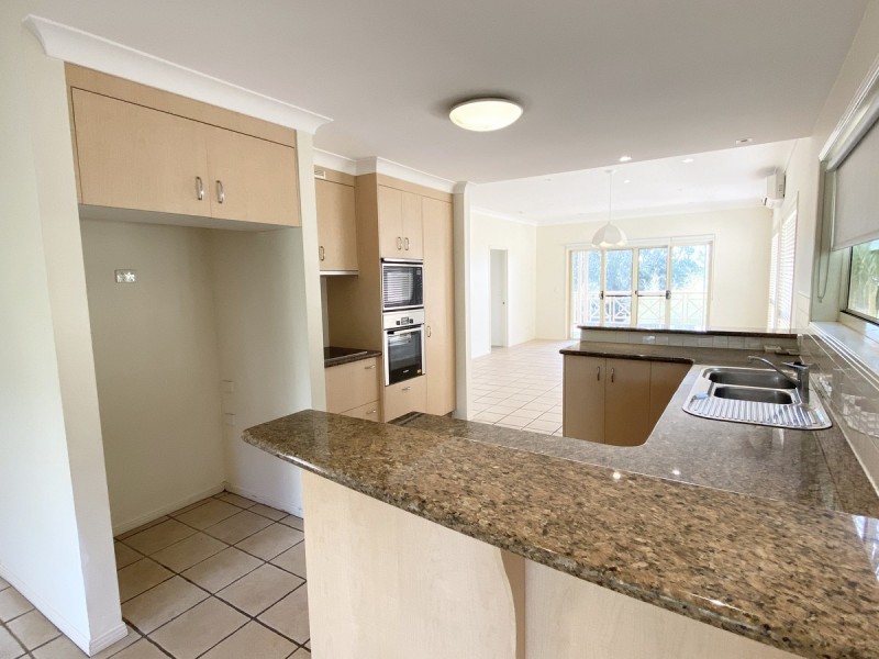 17 Esplanade, Redland Bay QLD 4165