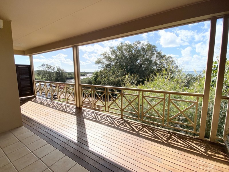 17 Esplanade, Redland Bay QLD 4165