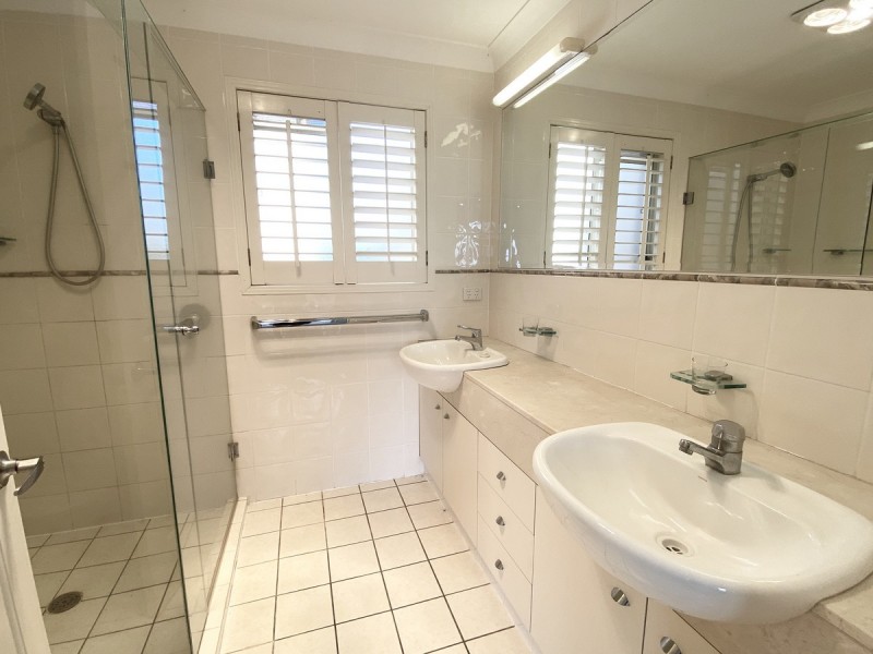 17 Esplanade, Redland Bay QLD 4165