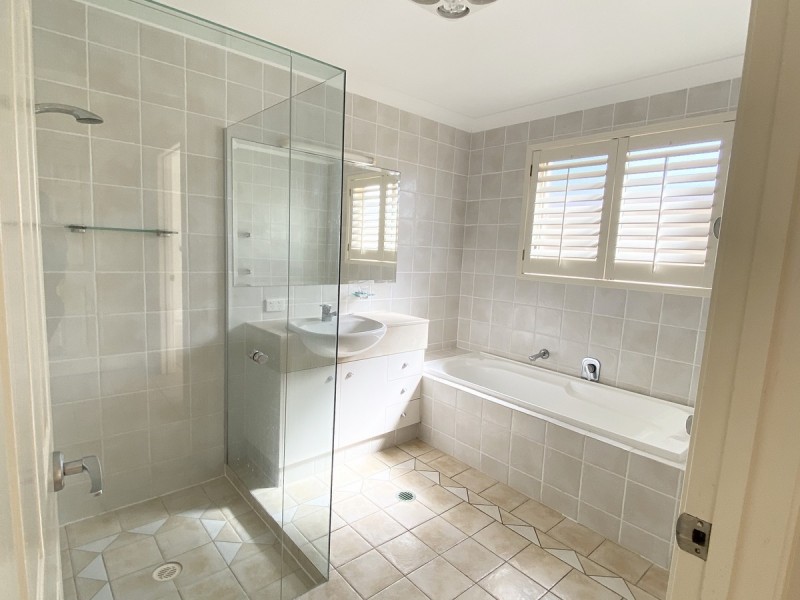 17 Esplanade, Redland Bay QLD 4165