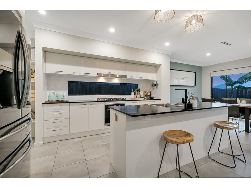 3 Colville Street, Redland Bay QLD 4165