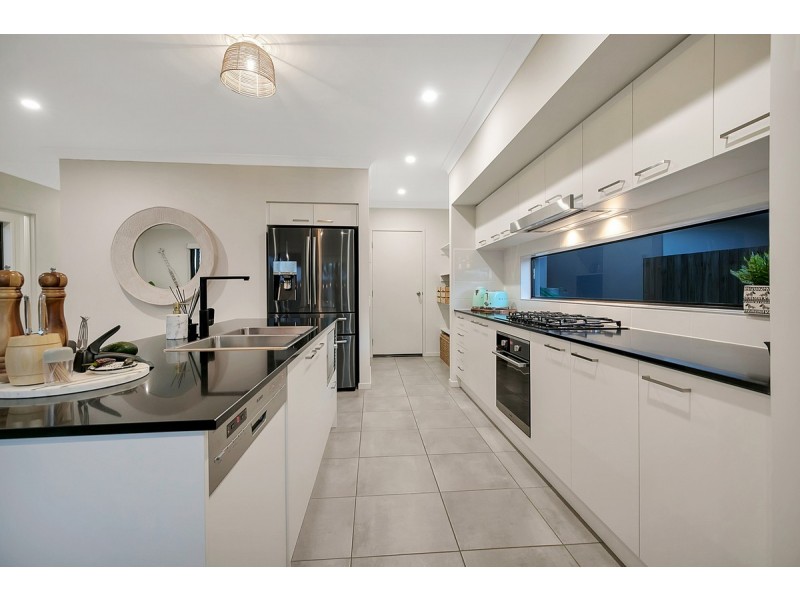3 Colville Street, Redland Bay QLD 4165