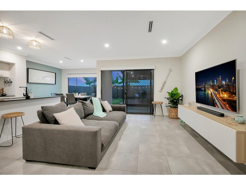 3 Colville Street, Redland Bay QLD 4165