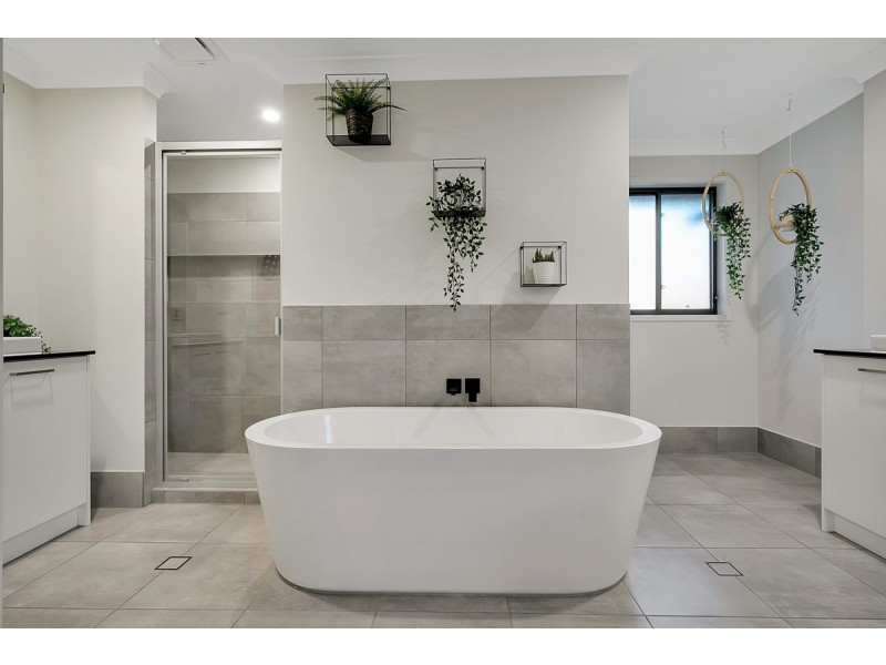 3 Colville Street, Redland Bay QLD 4165