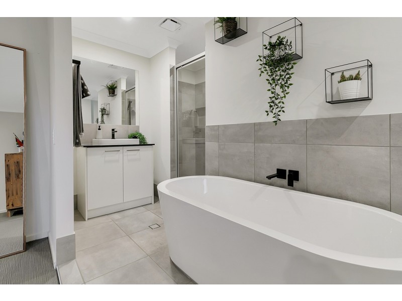 3 Colville Street, Redland Bay QLD 4165