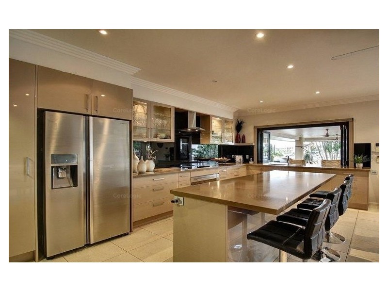 12 Raby Bay Boulevard, Raby Bay QLD 4163