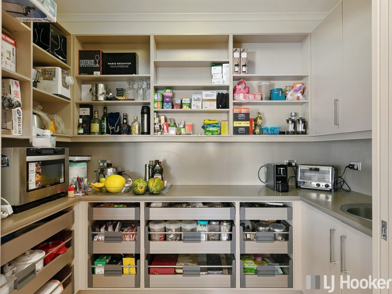 12 Raby Bay Boulevard, Raby Bay QLD 4163