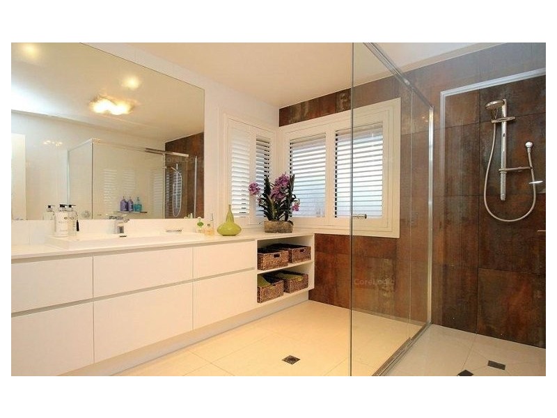 12 Raby Bay Boulevard, Raby Bay QLD 4163