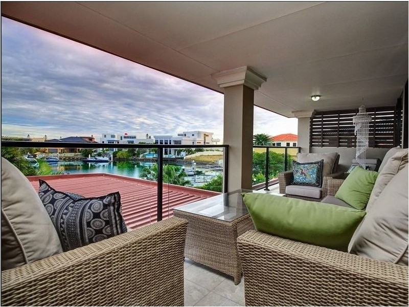 12 Raby Bay Boulevard, Raby Bay QLD 4163