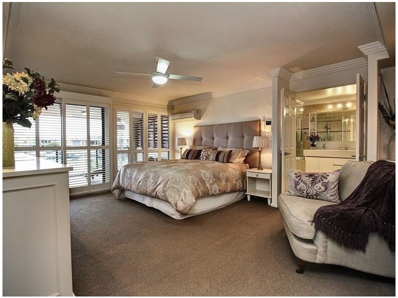 12 Raby Bay Boulevard, Raby Bay QLD 4163