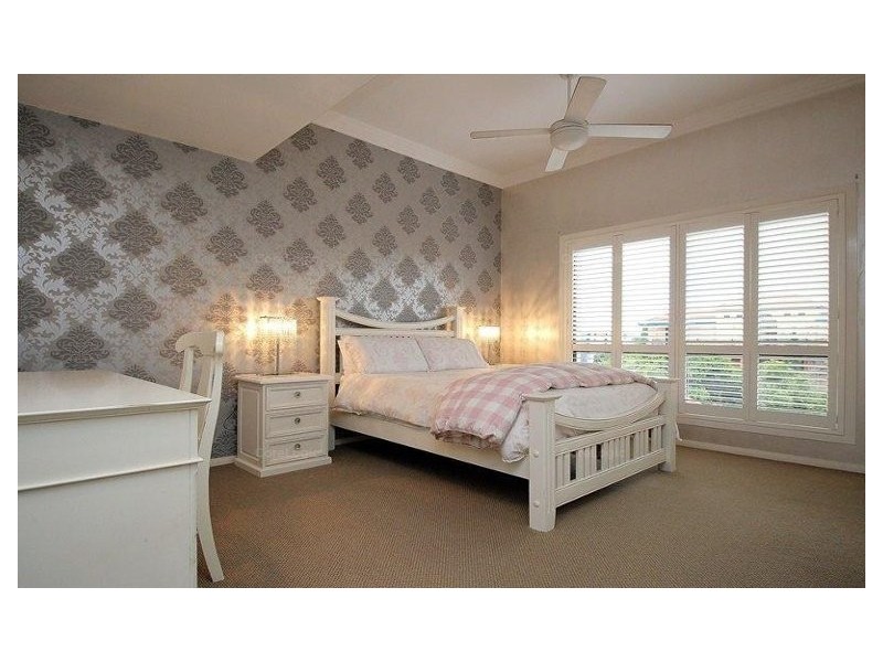 12 Raby Bay Boulevard, Raby Bay QLD 4163