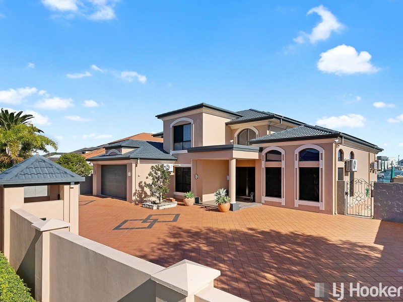 12 Raby Bay Boulevard, Raby Bay QLD 4163