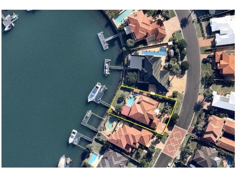 12 Raby Bay Boulevard, Raby Bay QLD 4163