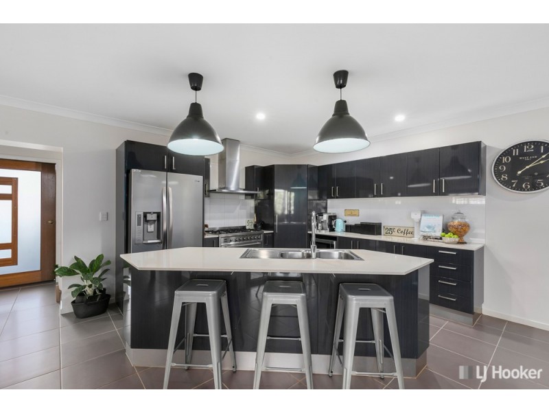 12 Daly Place, Redland Bay QLD 4165