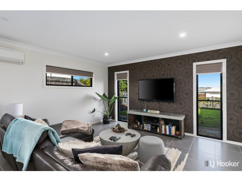 12 Daly Place, Redland Bay QLD 4165