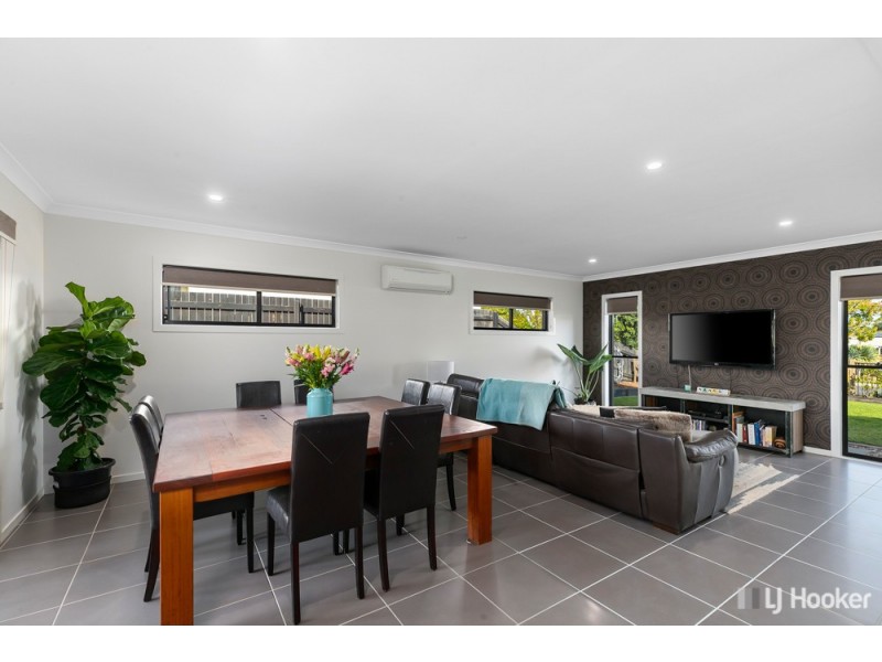12 Daly Place, Redland Bay QLD 4165