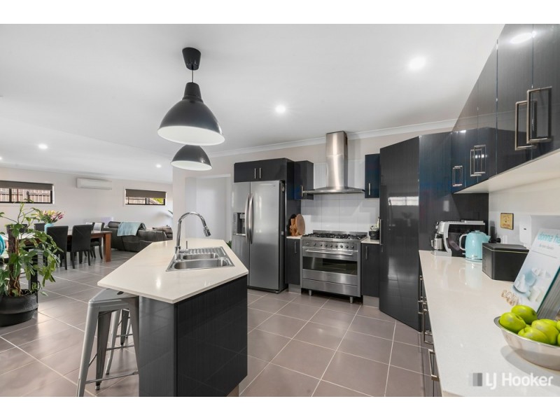 12 Daly Place, Redland Bay QLD 4165