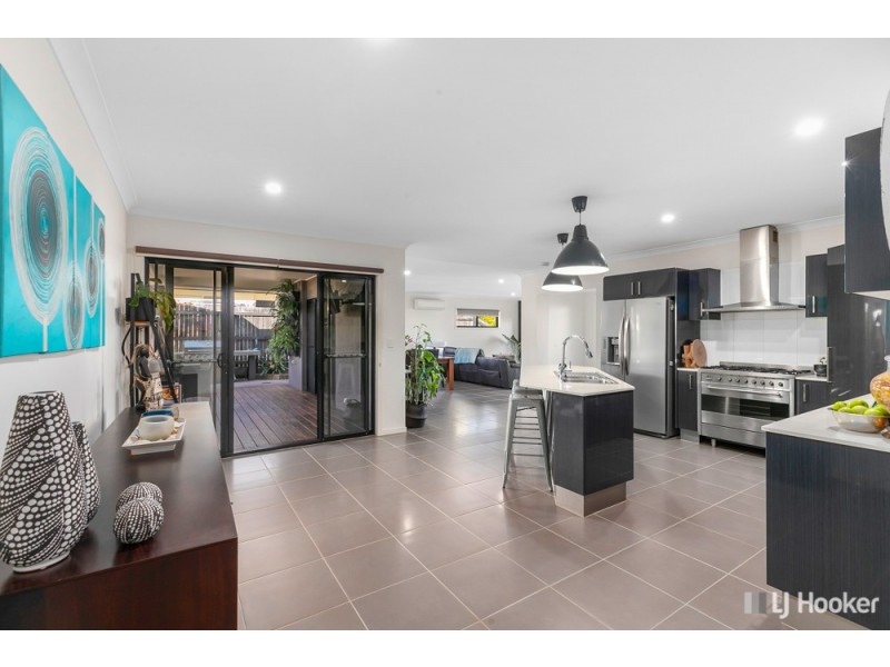12 Daly Place, Redland Bay QLD 4165