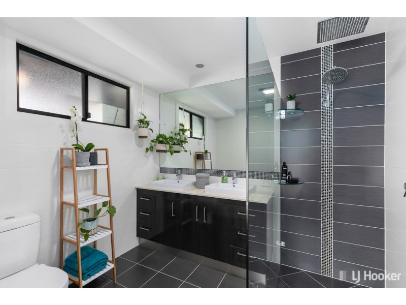 12 Daly Place, Redland Bay QLD 4165