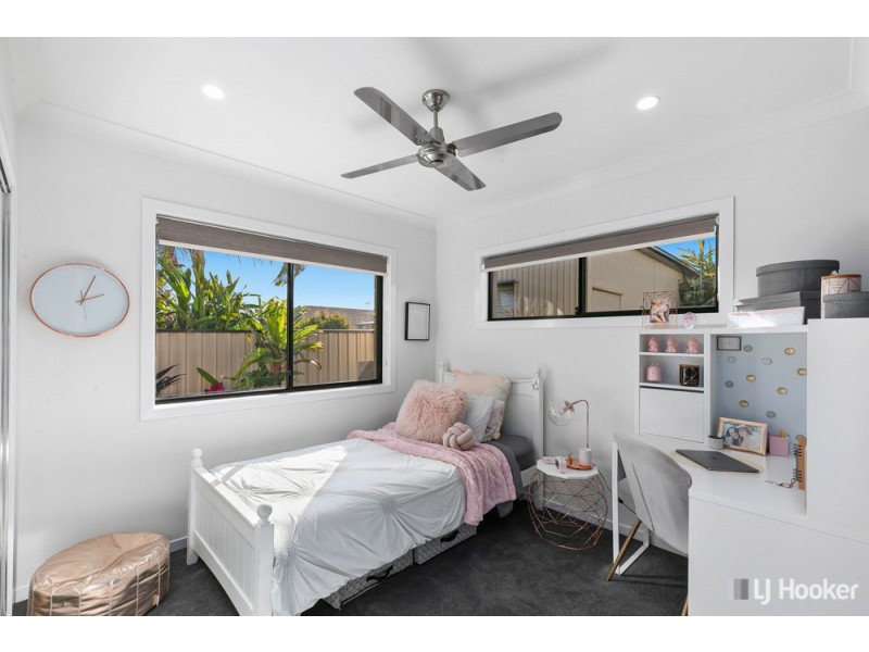 12 Daly Place, Redland Bay QLD 4165