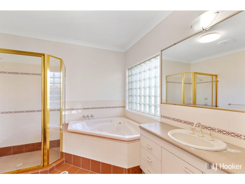 11 Cayman Crescent, Ormiston QLD 4160