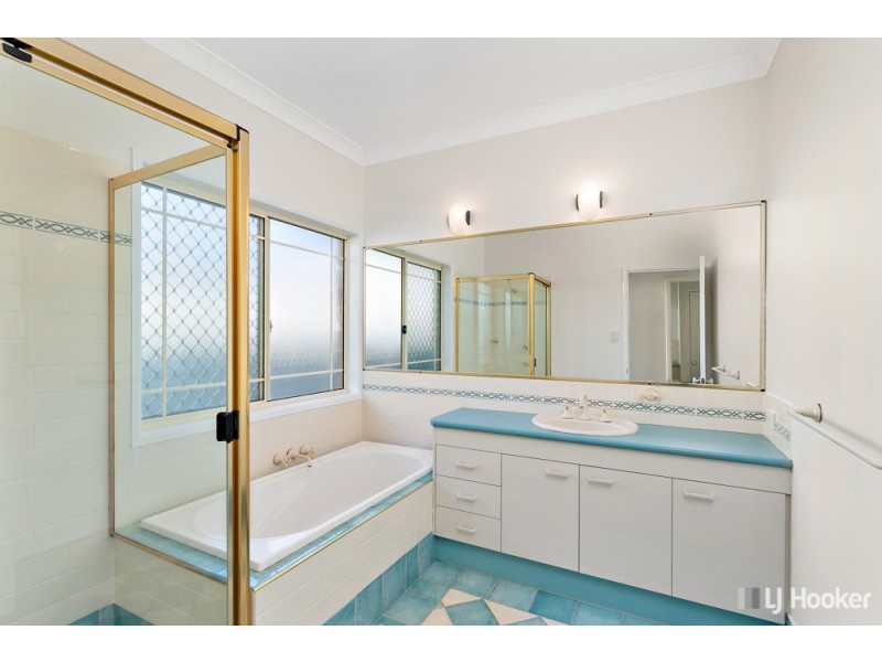 11 Cayman Crescent, Ormiston QLD 4160