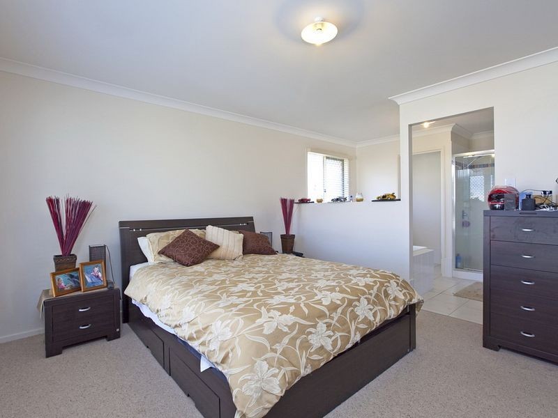 25 Ebony Crescent, Redland Bay QLD 4165