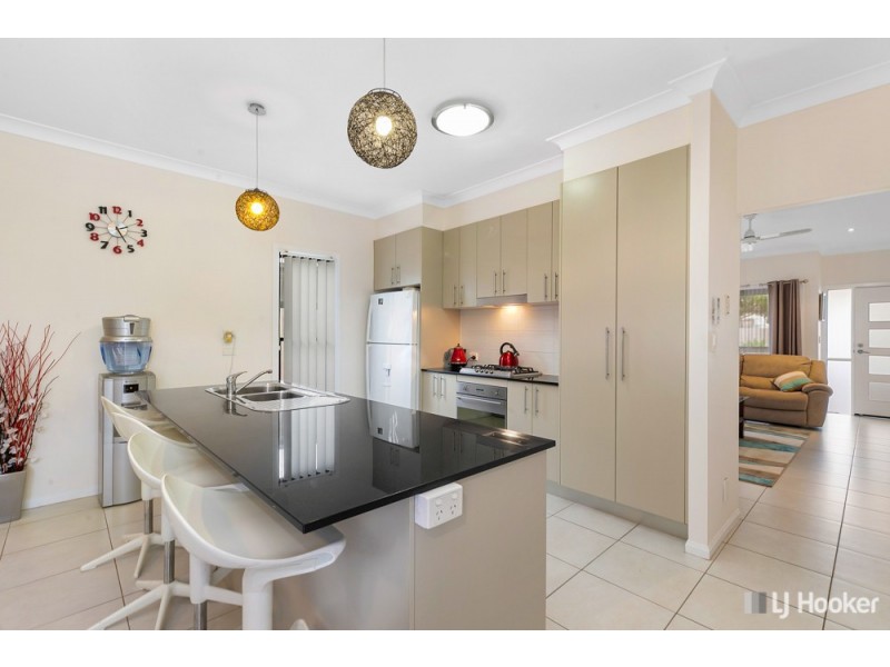 2/71 Sunningdale Drive, Redland Bay QLD 4165