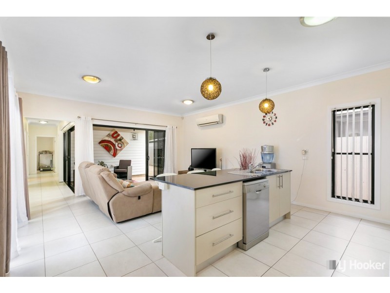 2/71 Sunningdale Drive, Redland Bay QLD 4165
