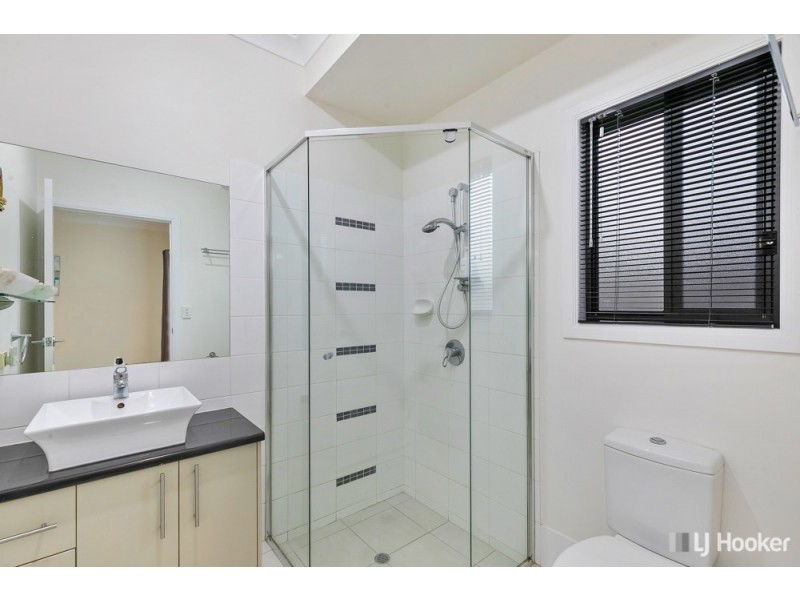 2/71 Sunningdale Drive, Redland Bay QLD 4165