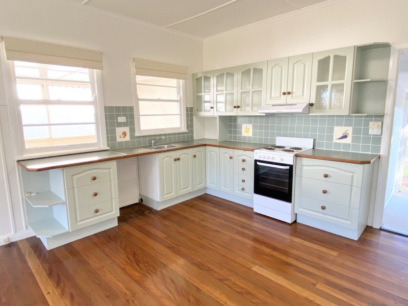 8 Edinburgh Street, Victoria Point QLD 4165